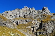 39 Il Torrione di S. Giacomo prosegue roccioso
